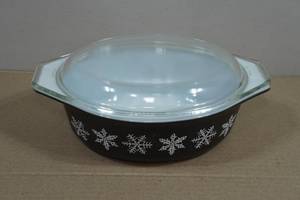 Vintage Pyrex Black Snowflake Oval Casserole Dish - 1.5QT
