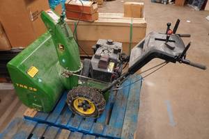 John Deere TRS32 Gas Self Propelled Snow Blower