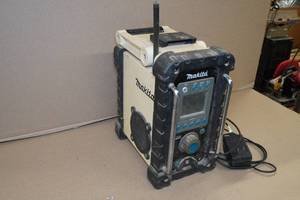 Makita Weather Resistant Job Site Radio