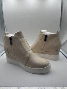 Brand New - New Clara Journee Boots Cream Womens Size 7