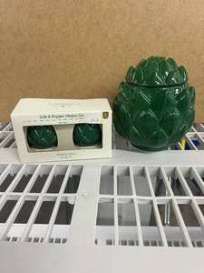 2 Household Decorative Items - Decorations
