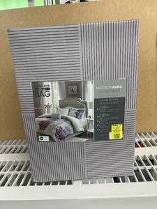 Brand New - Comforter & Sheet Set - Full Size