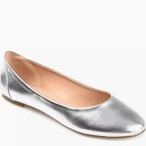 Brand New - Journee silver closed-toed shoes womens size 7