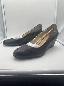 Brand New - Life stride black heels closed-toed shoe womens size 7