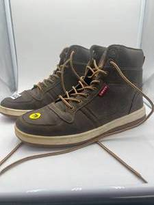 Brand New - Levis mens size 8 high top shoes - Used