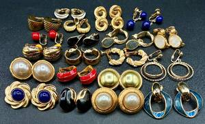 Vintage Gold Tone Clip and Twist-On Earrings