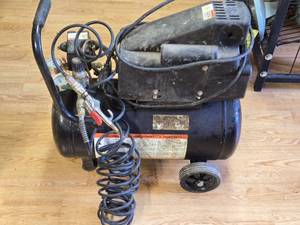Black Cat Air Compressor 3.2 CFM  40 PSI  2.1 CFM  90 PSI - Works