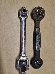Black & Decker and Thorston Dog Bone Wrenches - Black and Decker One Side Doesnt Turn