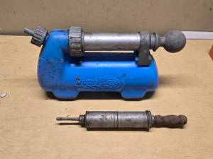 LiquiVac Oil Extractor and Metal Syringe Tool