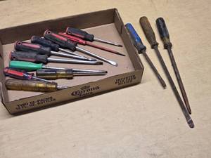 Lot of Mixed Screwdrivers