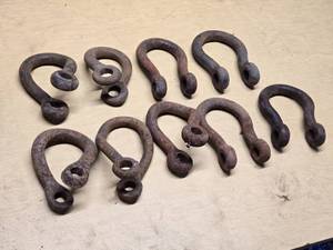 Steel Shackles Set including Various Sizes, Some with Pin Holes