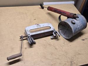 Hudson 2-Spray Insecticide Sprayer and Manual Clothes Wringer