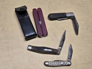 Lot of Pocket Knives including Barlow and Sabre Vintage Knives