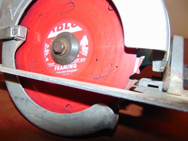 lot 12 image: Makita Saw