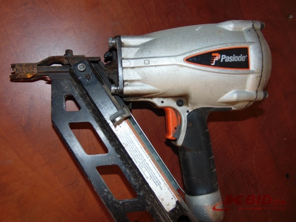 lot 17 image: Paslode Stip Nailer