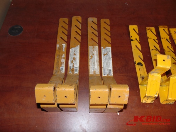 lot 28 image: Toe Brackets