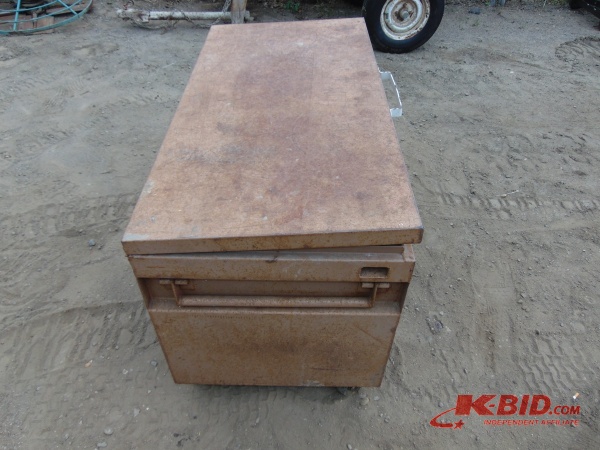 lot 43 image: Knaack Construction Job Box