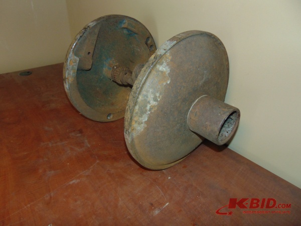 lot 61 image: Vintage 1-12 hp Fairbanks Morse 16 Dishpan Flywheels and Crankshaft