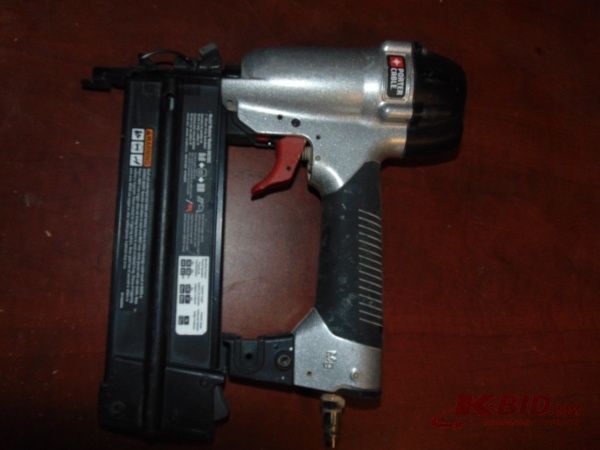 lot 75 image: Pneumatic Porta Cable Brad Nailer