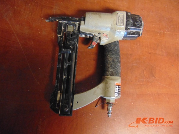lot 76 image: Porta Cable Staple Gun