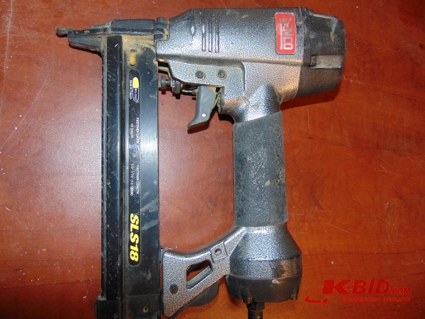 lot 77 image: Senco 18 Gauge Finish Stapler