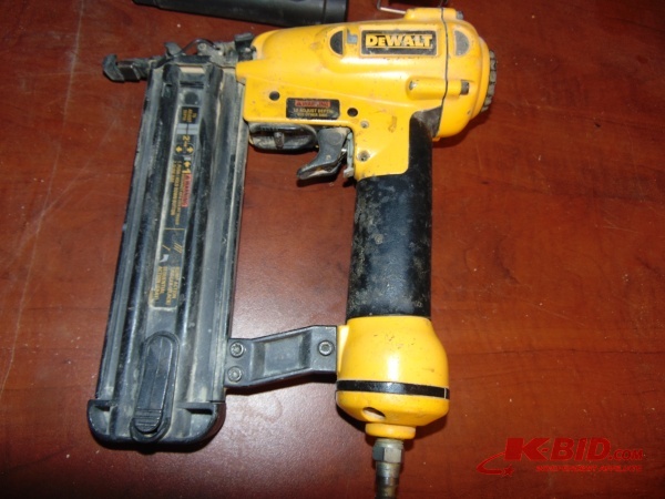 lot 78 image: Dewalt 18 Gauge Brad Nailer
