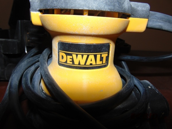 lot 80 image: Dewalt Orbital Palm Sander