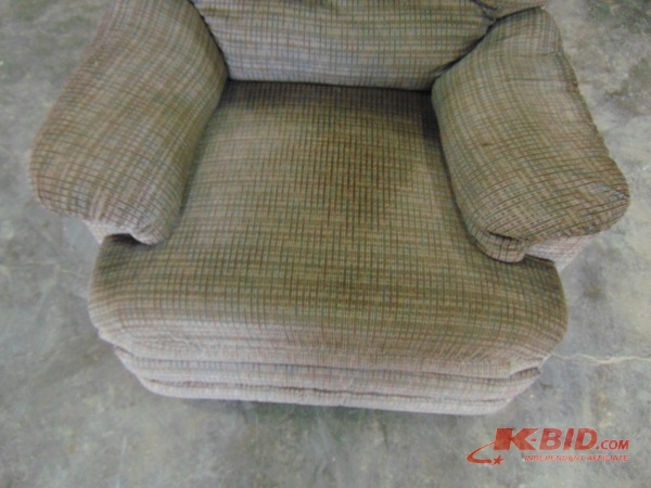 lot 106 image: Reclining Chair