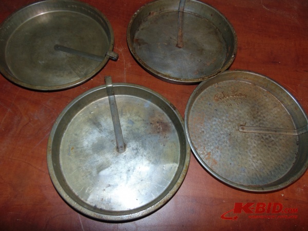 lot 113 image: Vintage Plate Set