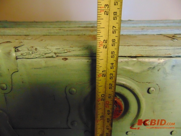 lot 115 image: Vintage Wooden Trunk