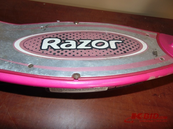 lot 151 image: Razor Electric Scooter