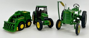 John Deere Toy Tractor Set