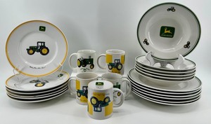 John Deere Tractor Dinnerware Set