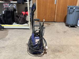 1,900PSI Electric Pressure Washer