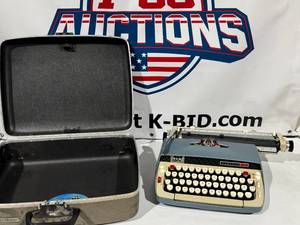 Smith Corona Typewriter & Case