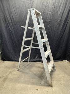 5 Step Aluminum Folding Ladder