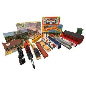 Large HO Scale Train Collection with Spirit of 76 Locomotive, Rolling Stock & Buildings