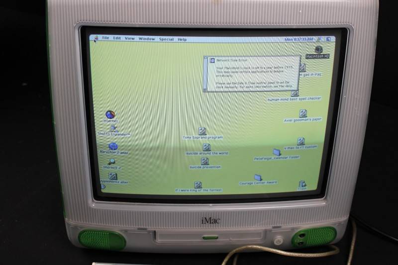 Apple iMac G3 CRT Computer With Keyboard for Sale in Apple Valley