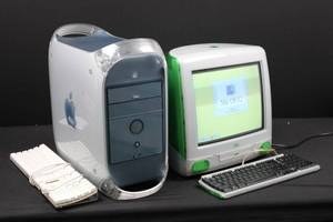 Apple iMac G3 CRT Computer With Keyboard