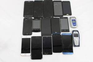 Mixed Lot Samsung, Apple, Nokia, LG, BlackBerry & Siemens Phones (17)