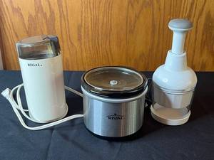 Kitchen Appliances - Regal IK7450 Mill, Rival SC-11 Slow Cooker & Pampered Chef Chopper (Lot of 3)