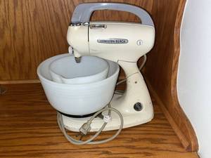 Stand Mixer - Hamilton Beach Vintage With Bowls