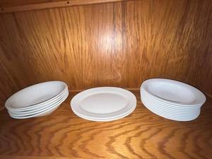 Dinnerware & Kitchen Appliances Mixed Lot - Gibson & Krups