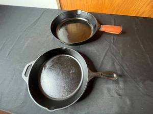 Cast Iron Skillets - Lodge (Lot of 2)
