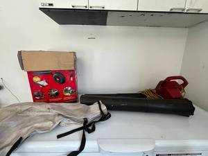 Leaf Blower Vac - Toro 850 Super Blower Vac With Bag & Tubes