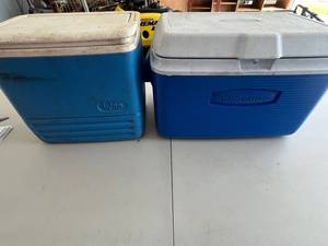 Coolers - Igloo & Rubbermaid Mixed Lot of 2