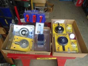 2 flat of air compressor parts. New in tha package. As shown.