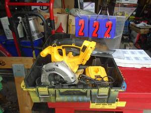 Dewalt circular saw with charger. As shown.