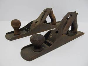 2 Antique Woodworking Planes - StanleyBailey No. 6 &amp Union No. 5
