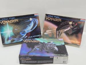3 New Unbuilt Complete STAR TREK Voyager Model Kits